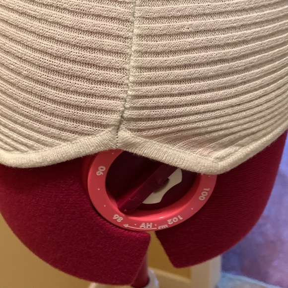 NWOT Luca Luca Sleeveless Sweater - Picture 10 of 15